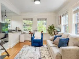 Charming Downtown Seattle Condo Steps from Iconic Sights!