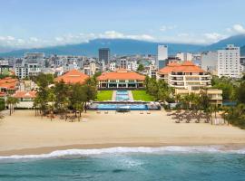 Pullman Danang Beach Resort, hotel in Da Nang