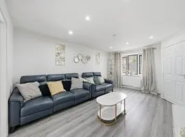 Lara's 4 Bedroom House near Coventry