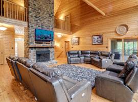 Idyllic Mtn Retreat with Hot Tub Near Shenandoah NP!, hotel in Zepp