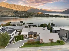 Queenstown Hill Comfort 4BR Views Fireplace