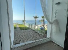 Luxurious Seaside Apartment