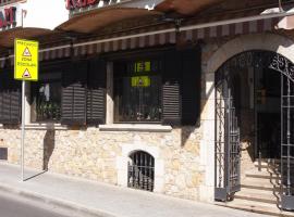 Hostal Miryam, hotel v destinaci L'Escala