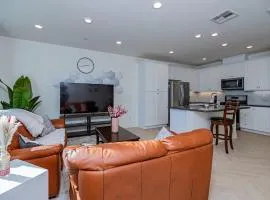 Luxurious Cozy Ontario Home Ideal Family Retreat