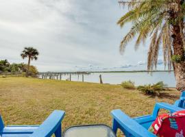 River Front - Fishing dolphins views galore, hotel v destinaci Pelican Island