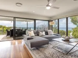 The Majestic Coolum Ocean Views & Poolside Escape