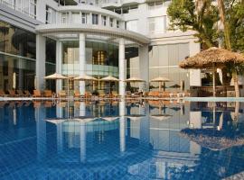 Novotel Ha Long Bay Hotel, hotel v destinaci Ha Long