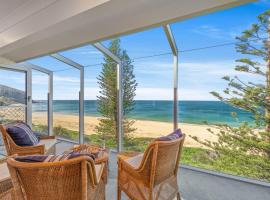 Forresters Dunes - Upstairs, hotel in Wamberal