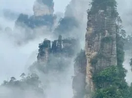 归源臻品酒店-Approximately 3 kilometers from the East Gate of Zhangjiajie National Forest Park - Free one-way pick-up or drop-off service for over 3 nights - English speaking customer service