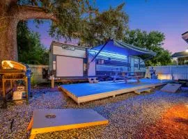 The Backyard Glampground - Camper Fire Pit & Games