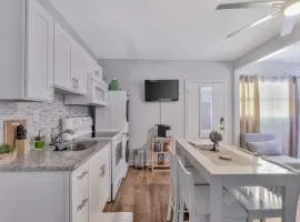 Sunny Tampa Home Near Downtown & Stadiums