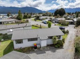 The Back Hut - Te Anau Holiday Home