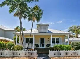 Place to Relax by AvantStay Shared Pool 3 Miles to Smathers Beach Month-Long Stays Only