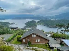 Modern Cabin With Panoramic Views In Aukland