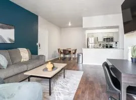 Landing Chic 1BD Clubhouse Pool