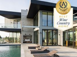 Belleza by AvantStay Hilltop Mansion w Pool Panoramic Views Ultra Modern Interior, hotel in Glen Ellen