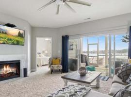 3BD 3BA Gated Condo LakeFront Lake Ozark, MO Isla Del Sol 4 M from Dam, hotel in Rocky Mount