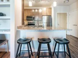 Landing Beautiful 2BD Gym Clubhouse