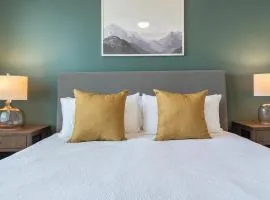Landing Incredible 1BD Gym Clubhouse