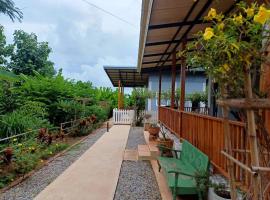 โฮมสเตย์ ยายหนั่น, habitación en casa particular en Chaiyaphum