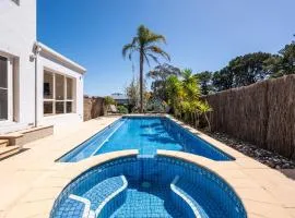 Villa Solare - Pet friendly Retreat with Pool and Spa