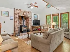 Hygge Home by AvantStay Deck for Outdoor Living Fire Pit Game Table