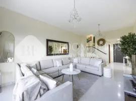 Bloomfields Lux 2BR Plus Maid wz Beach Access & Sea View Fujairah