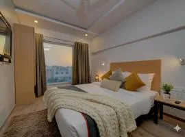 Hotel Heaven Luxes Opp Miraj Cinemas