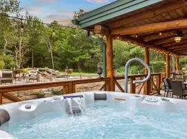 The Bigwood Cabin by AvantStay Hot Tub Firepit Pool Table Private Yard