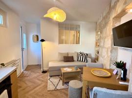 Grand Chai - Elegant Nest Near Tram B, hotel di Talence