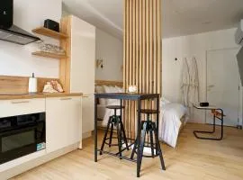 Wake up in white - Private Jacuzzi & cotton comfort