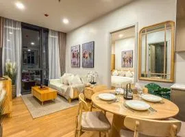 Luxury Downtown Bangkok 2BR 2BA Sky Pool Gym 5MIN Walk to Siam Paragon