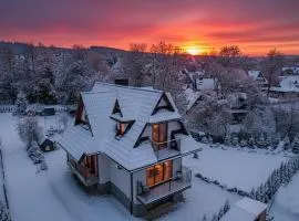 Domek Gabi z balią w ogrodzie