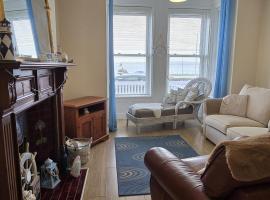 Ships Ahoy, hotel in Carrickfergus