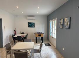 Windmill Hostel, hotel in St Julian's