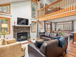 Rustic-Chic Escape w Hot Tub Fireplace Nature Views Pine Woods Loft