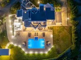 Monte Smith Grand Luxury Villa