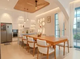 Ha Long 4BRS Beach Villa With Pool, Jacuzzi and Sauna