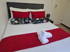 Elegant Bliss -2 bedroomed at Dainfern, in Fourways, Sandton