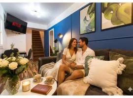 Central 2-Bedroom House with Shared Courtyard near Old Town Bucharest