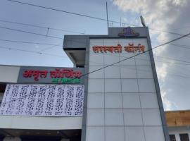 Hotel O Amrut Lodge, hotel in Sāsvad