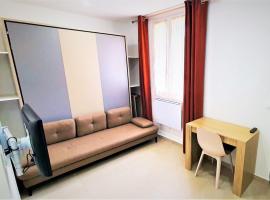 Studio Charmant et Cosy Proche Paris et Bourget Ideal pour Couples et professionnels moins 15 pourcebt séjour longue durée, ξενοδοχείο σε Drancy