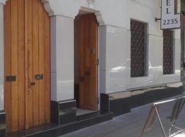 Hotel Santiago Yungay, inn in Santiago