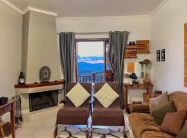 Suíte no castelo flat no Home Green Home, serviced apartment in Campos do Jordão