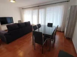 Apartament gran amb gran balco i pati interior