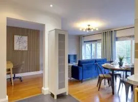 Pass the Keys Stylish Riverside Apartment with Free Parking