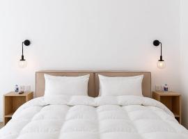 פסגת הגליל - סוויטות מדהימות לזוגות במושב מנות, khách sạn ở Manot