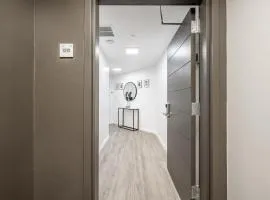 Spacious Connecting Studios Sleeps 4 with 2 Parking Spots