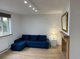 4 Bed Cottage in Surrey
