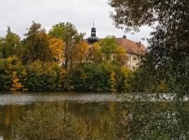 Chatka U Vlka、Lnářeのホテル